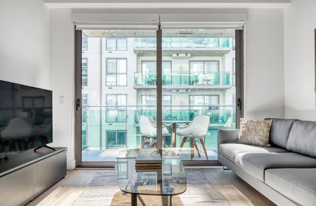 Dreamy Downtown 1BR w/ Pool, Gym & W/D near Staples Center, by Blueground (LAX 543)