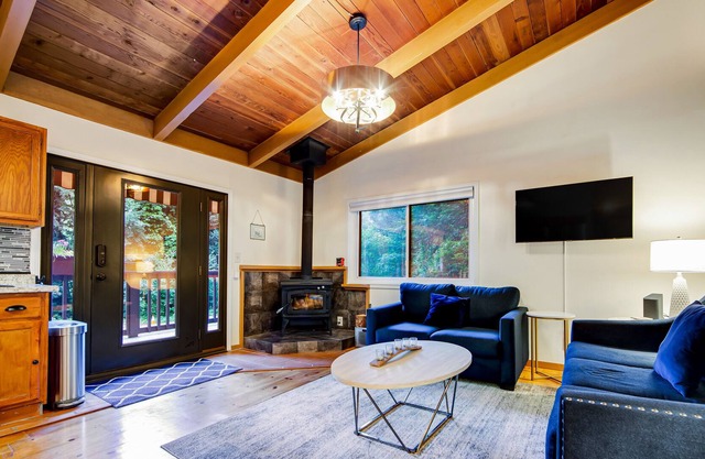 Dreamy Dwelling in the Trees w/ Fern Garden, Creek & Private Hot Tub - Dogs OK