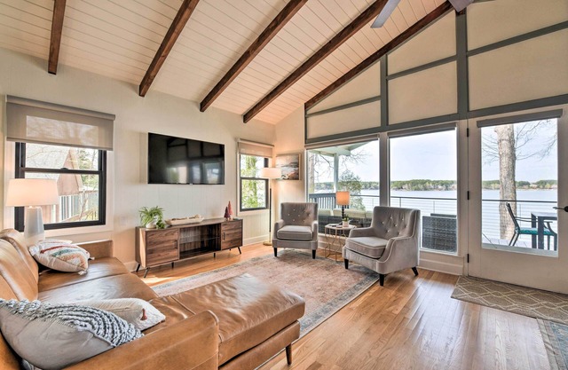 Dreamy Lake Norman Cottage w/ Panoramic Lake Views