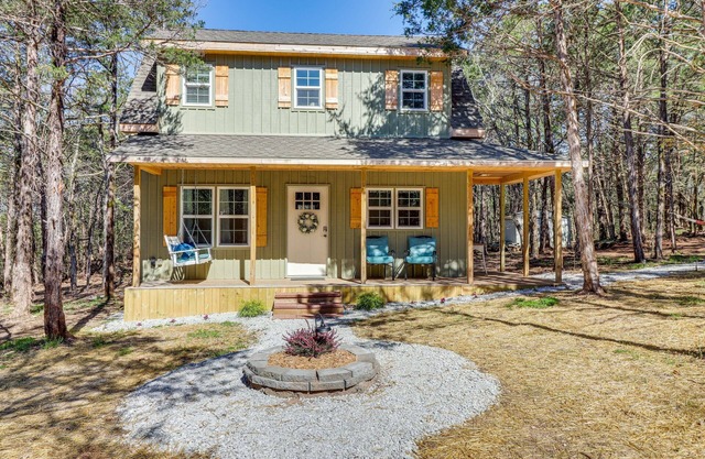 Dreamy Lead Hill Cottage w/ Fire Pit & Hammock!