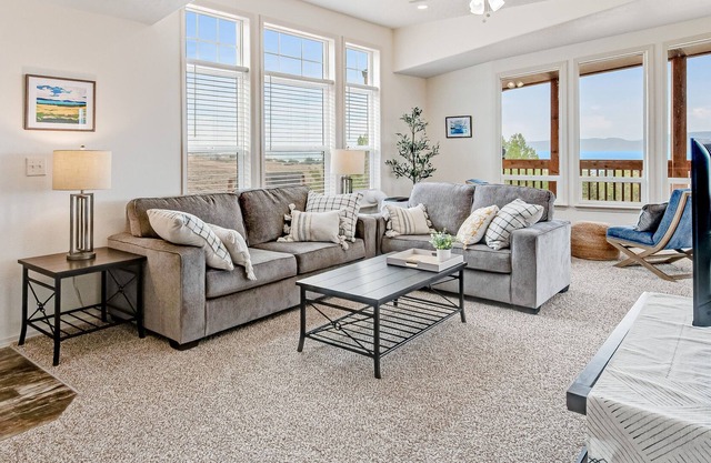 Dreamy retreat with golf course & lake views, Ideal Beach Resort amenities