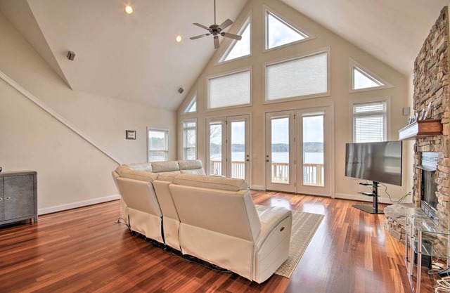 Dreamy Ridgeway Home w/ Grill on Lake Wateree!