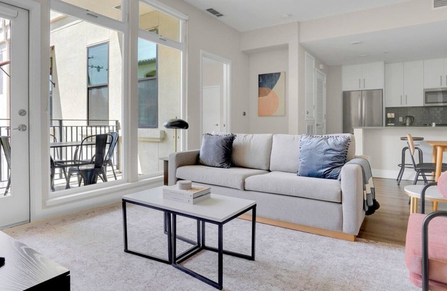 Dreamy San Carlos 2BR w/ Gym & Pool, walk to Caltrain, by Blueground