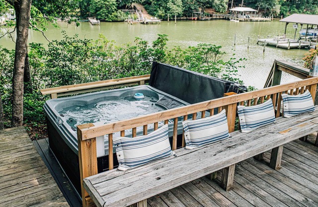 Dreamy Waterfront+Hot tub+Kayaks+Deck+Dock+Games