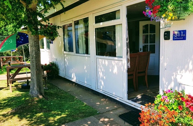 Bois flotté, chalet de 2 chambres sur le parc de vacances 4 * Welcome, Dawlish Warren