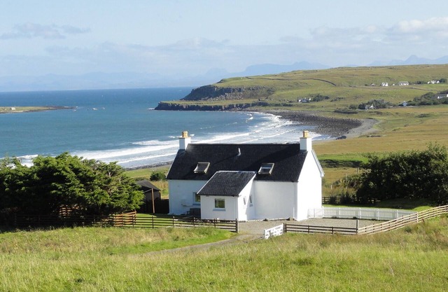 Driftwood Cottage Skye, 2 chambres, vue spectaculaire sur la mer, près de Quiraing