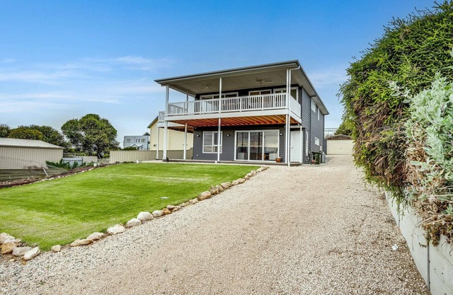 Driftwood Dunes - 67 Newell Avenue, Middleton