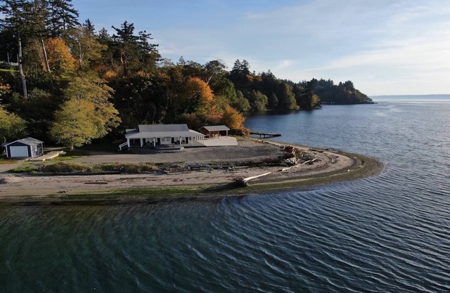 "Driftwood Island Retreat" Vue spectaculaire, front de mer privé sur James Point.