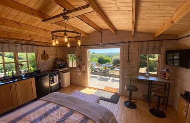 Driftwood Retreat with Hot tub