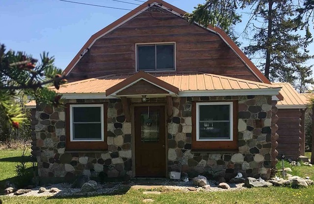 Drummond Island Hotel & Vacation Homes - Big Bear