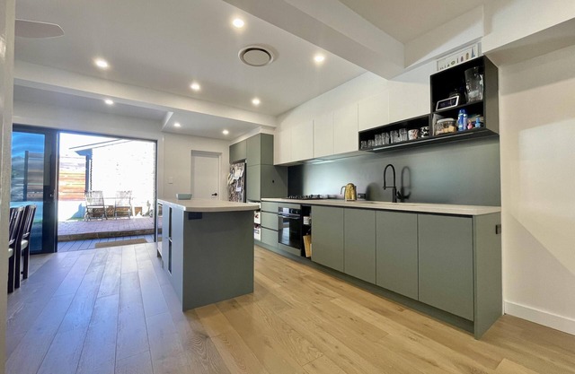 Drummoyne- DRUM1 Day Street - Approx. $1100-$1400 per/week Stunning 2 Bedroom Townhouse In The Heart of Drummoyne