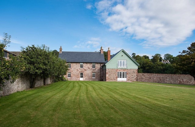 Dryburgh Farmhouse - pet-friendly property set in the countryside, sleeps 10