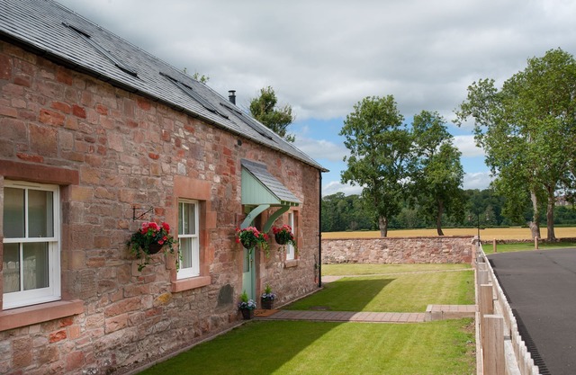 DRYBURGH STEADING ONE - by the River Tweed at Dryburgh, sleeping 4