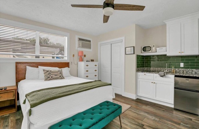 Queen Studio Spot | Scenic + Laundry!