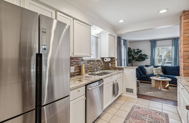 DT Royal Oak 5 Mins /King /Smart TV /Washer & Dryer