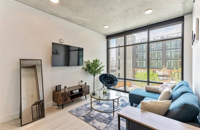 DT SLC | King Bed | Rooftop Pool/HotTub