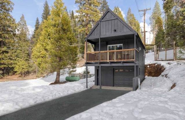 Tiny Shaver | Luxurious Mountain Lodge in Tiny Form! Walk to Town!