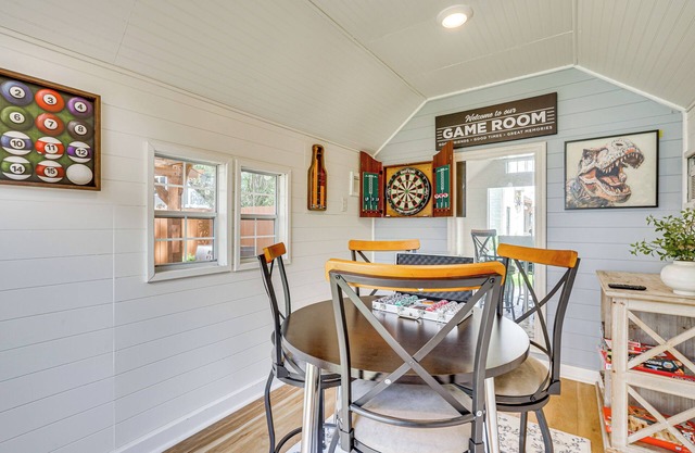 Dtwn Retreat w/ Game Room! Walk to Hampton Park