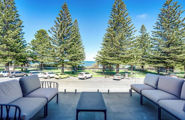 Dual Family Entertainer 9 Esplanade Victor Harbor