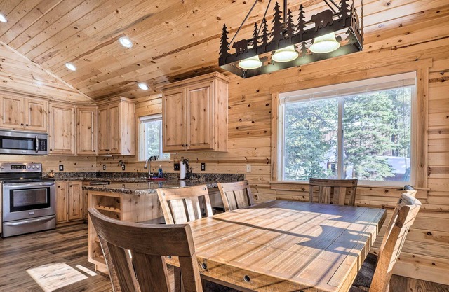 Duck Creek Village Cabin w/ Fire Pit & Grill!