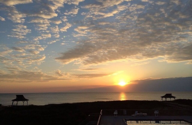 Duck, NC - Oceanfront and Unlimited Sunrises! Welcome to Sandy Quacks!