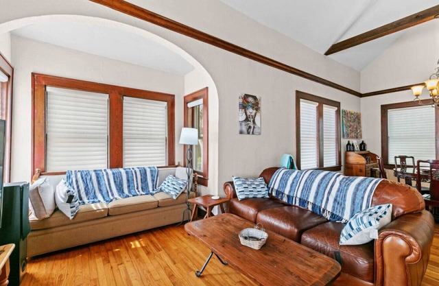 !!Duck Pond Charming 3bed 2 bath house!!