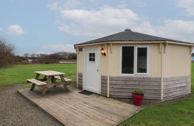 DUCK POOL, pet friendly, with a garden in Hartland