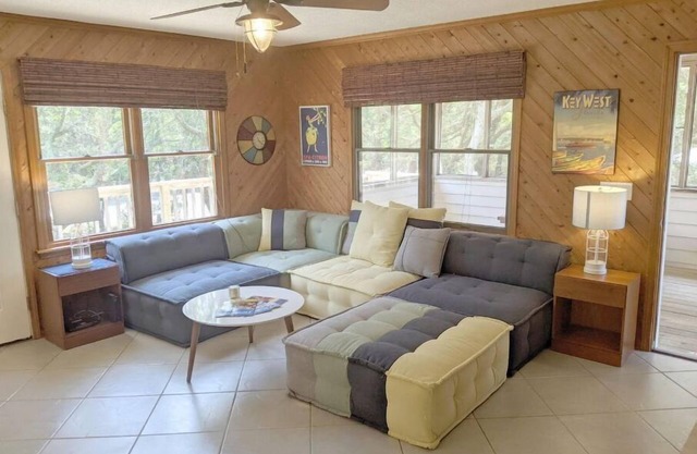 Duck Road Central Location🐶Dog Friendly🎾Parking &Tennis Pass⛱Walk to the Beach