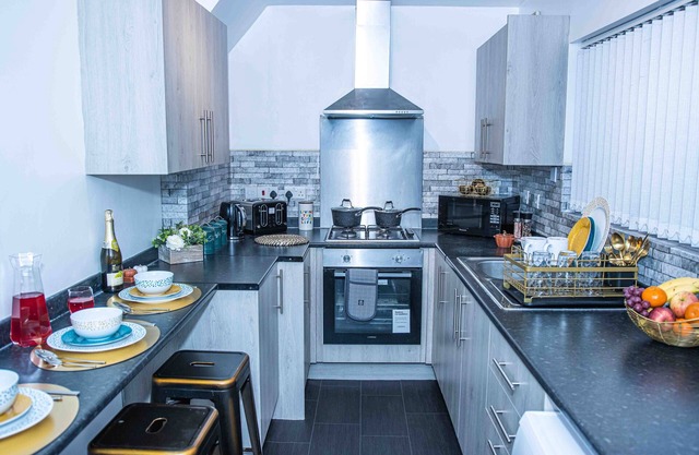 Dudley 3bedroom Home-perfect for Long & Short Stay