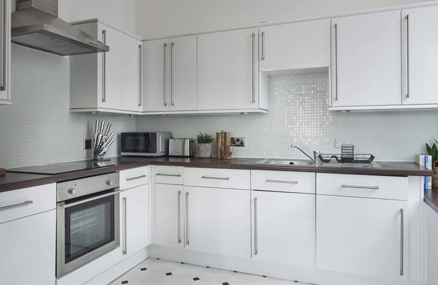 Dudley - Exec Travel - 2bed- Long stay - Parking!