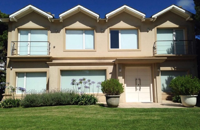 Dueño alquila, casa con Piscina, à 100 mts de la mer, pour 11 personnes.