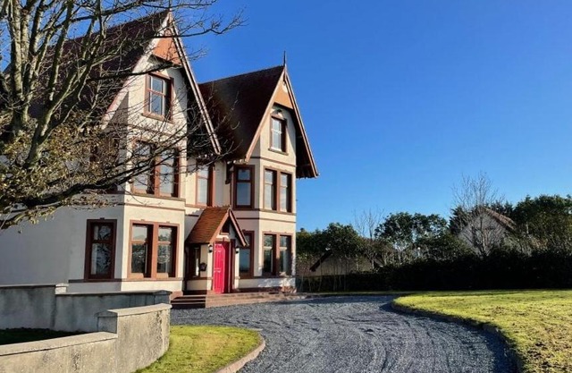 Duff House Portaferry - Hot Tub - Disco Cinema Room