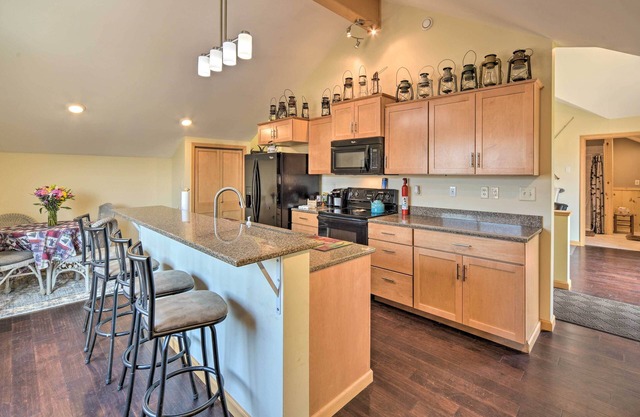 Duluth Studio w/ Fire Pit on Working Horse Farm!