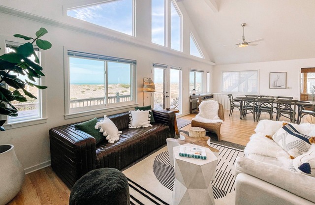 Dune Haus ~ Lovely Oceanfront Cottage Private Cape Hatteras Beach HotTub Lift