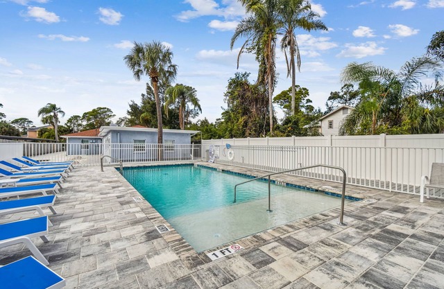 Dunedin Cottage on Pinellas Trail w/ Heated Pool