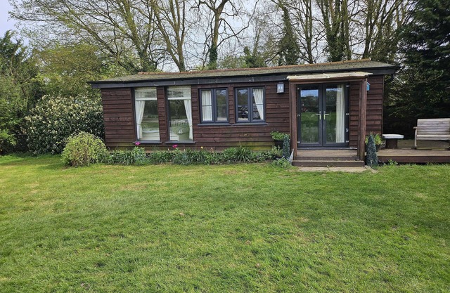 Remarkable 1-Bed Cabin in Dunmow