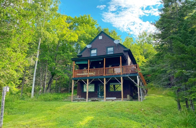Grande maison au bord de l'eau sur le lac Mooselookmeguntic!