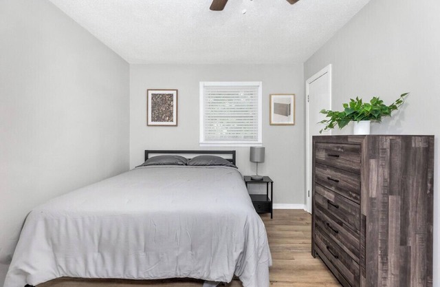 Duplex Apartment w/Office Space