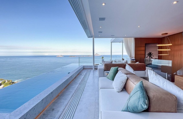 Penthouse duplex avec piscine infinie et vue panoramique sur l'océan