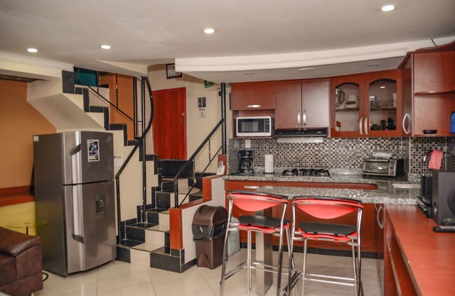 2 chambres au rez-de-chaussée AC, bain à remous. 6 pâtés de maisons de Lleras. 40 Mo de wifi, 3 téléviseurs.