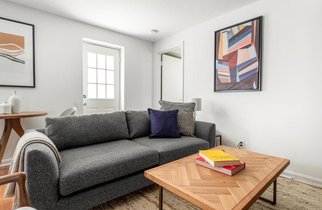 Dupont Circle 1BR nr U St Metro Glens Mkt WDC-178
