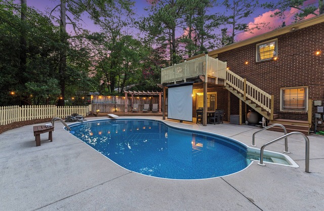 Spacious 4-bedroom house in charming Durham with WiFi, AC