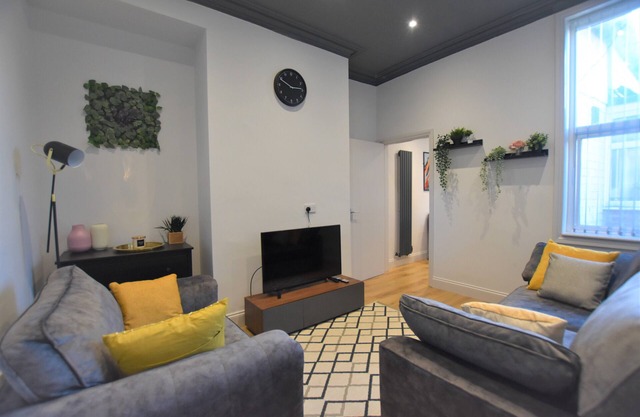 Dwell Living Central Stylish 4BD Contractor Family Friendly