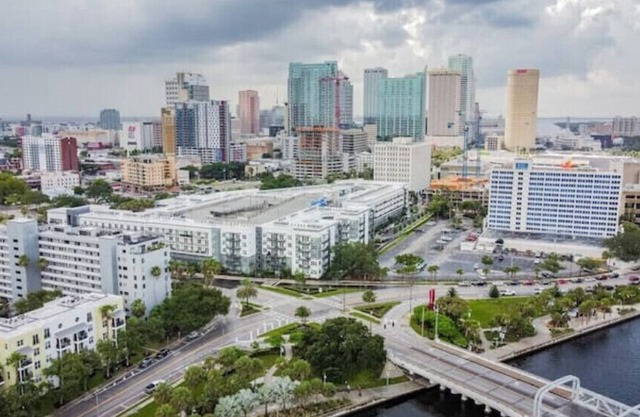 DWNTown chic condo featured on HGTV in Arts District/On Riverwalk