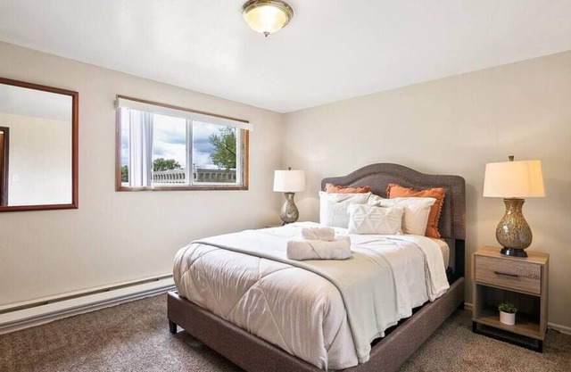Dwntwn | Blocks to Hospitals | Kitchen | WIFI | TV