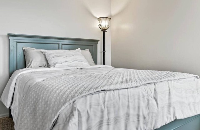 Dwntwn | Walk to Hospitals | Kitchen | WIFI | TV
