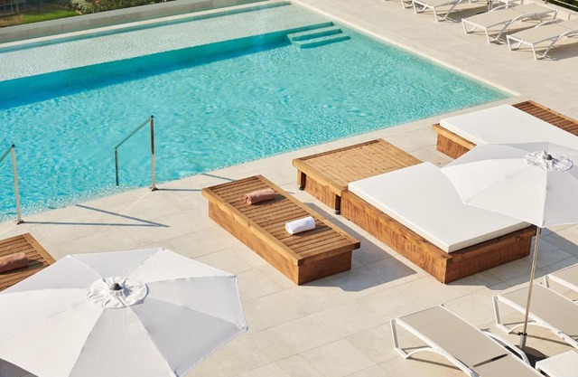 DWO Sirius - Adults Only