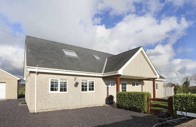 Dwyros, PWLLHELI
