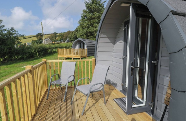 DYSYNNI POD, romantic, character holiday cottage in Tywyn
