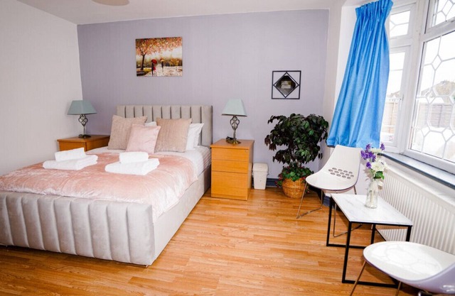 E2M Stays Slough 5Bed Spacious House Free Parking